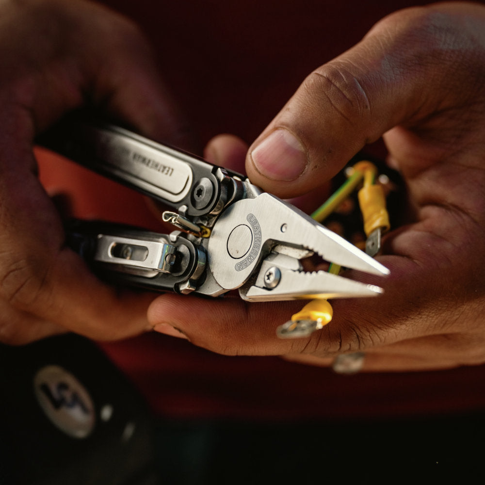 Leatherman ARC Premium Pliers Multi-tool Wire Cutters in Use