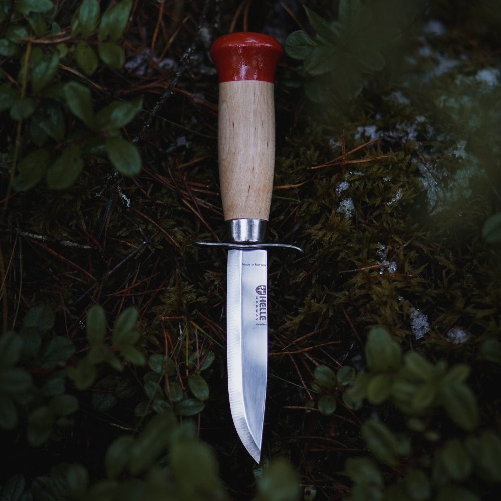 Helle Speider Boy Scout Knife in the Woods