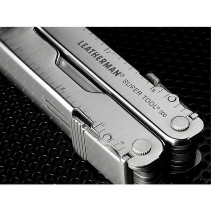 Leatherman Super Tool 300 Pliers Multi-tool Close-up