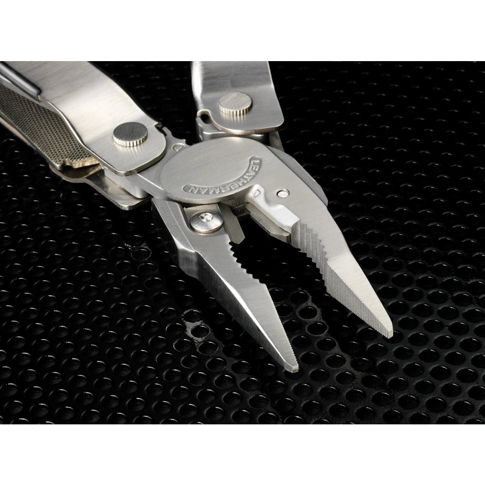Leatherman Super Tool 300 Pliers Multi-tool Pliers Close-up